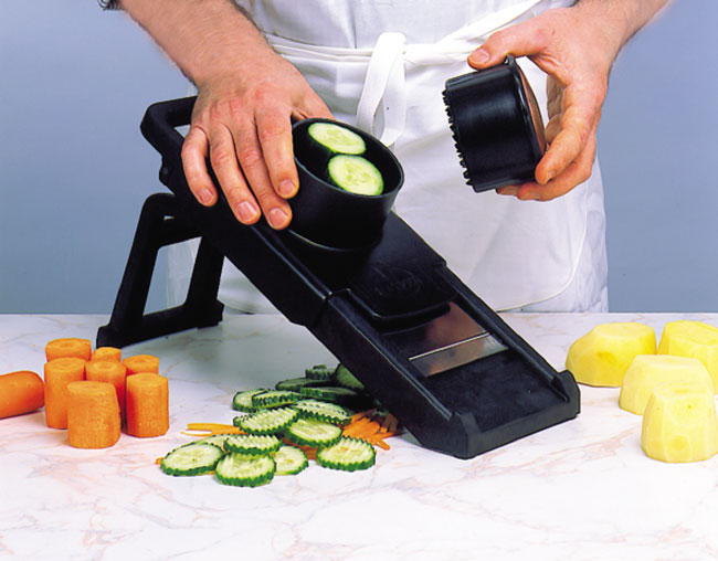 https://www.culinarycookware.com/cdn/shop/products/0000934_matfer-mandoline-2000s-with-safety-pusher_650x509.jpg?v=1617214933